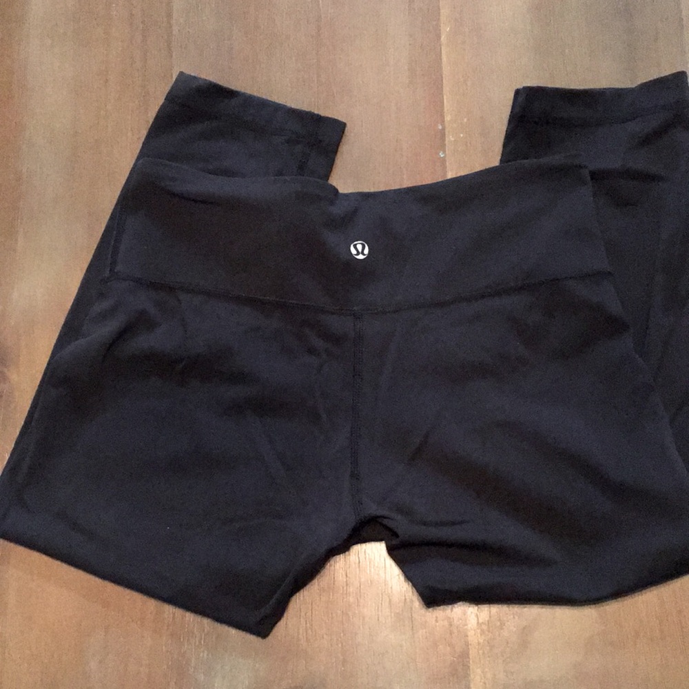 Lululemon black crop leggings 19” size 4